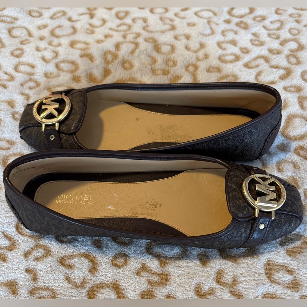 Michael Kors Dark Brown Loafers With Gold Accent
Fulton Moccasin Flats Size: 8 - Picture 5 of 10